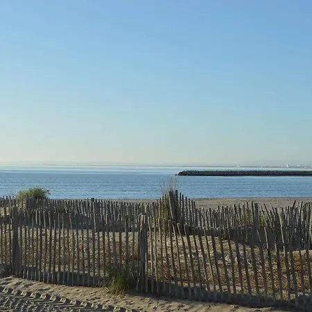 Apartment Studio Climatise Avec Terrasse Et Parking, Acces Direct Plage, Port Camargue - Fr-1-250-19 *