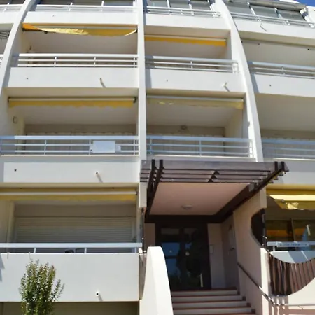 Apartment Studio Climatise Avec Terrasse Et Parking, Acces Direct Plage, Port Camargue - Fr-1-250-19 Le Grau-du-Roi
